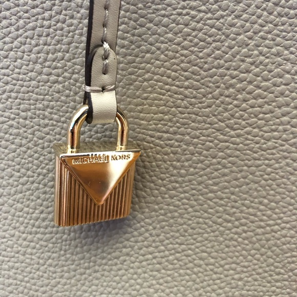 Michael Kors Large Grey Mercer Pebbled Accordion Tote Crossbody Shoulder Bag - Picture 4 of 16